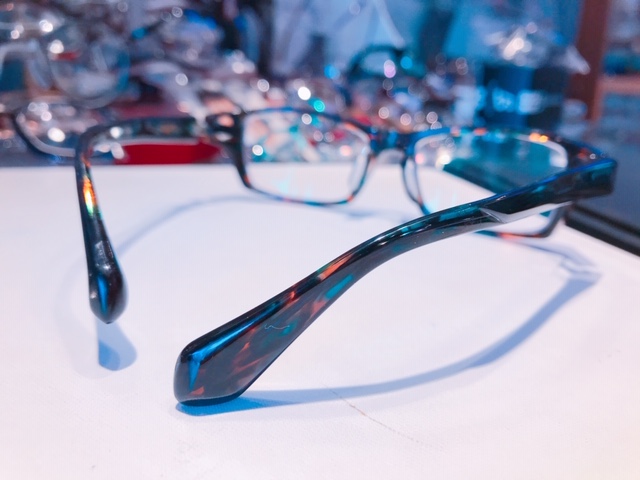 眼鏡のパーツ交換